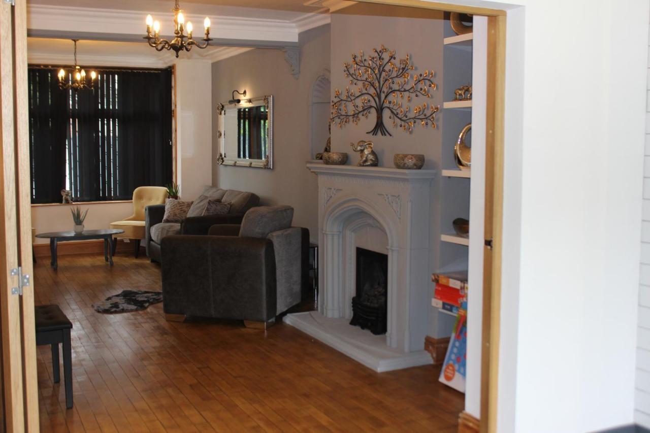 Modern Spacious House - Sleeps 16, Free Parking, Sun Terrace Nuneaton Dış mekan fotoğraf