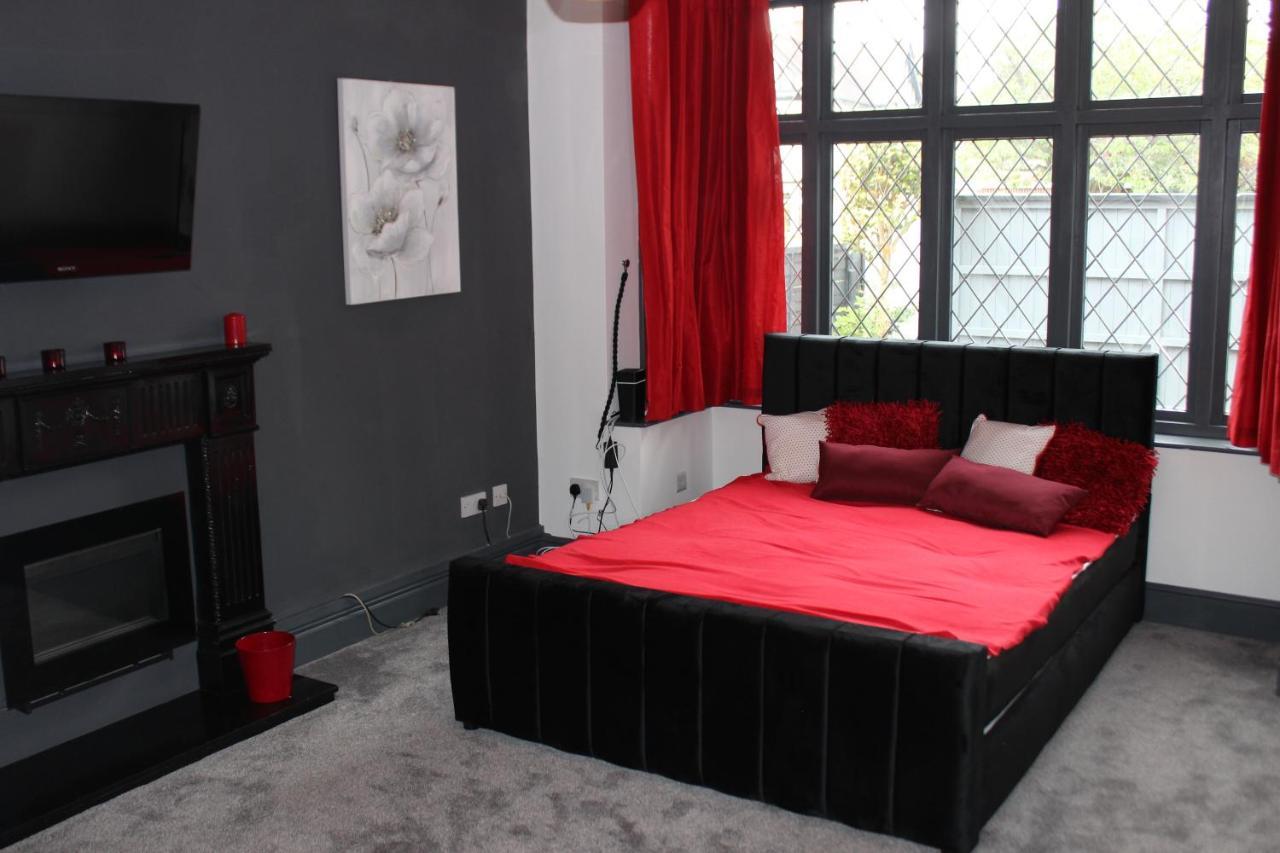 Modern Spacious House - Sleeps 16, Free Parking, Sun Terrace Nuneaton Dış mekan fotoğraf