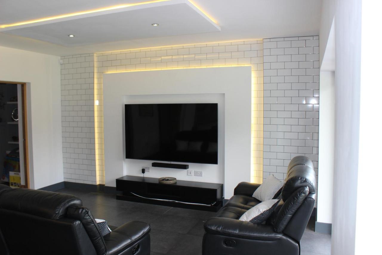 Modern Spacious House - Sleeps 16, Free Parking, Sun Terrace Nuneaton Dış mekan fotoğraf