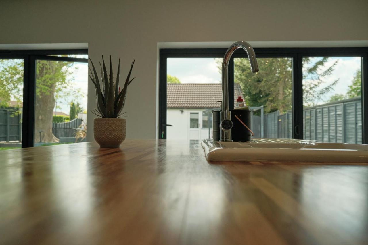 Modern Spacious House - Sleeps 16, Free Parking, Sun Terrace Nuneaton Dış mekan fotoğraf