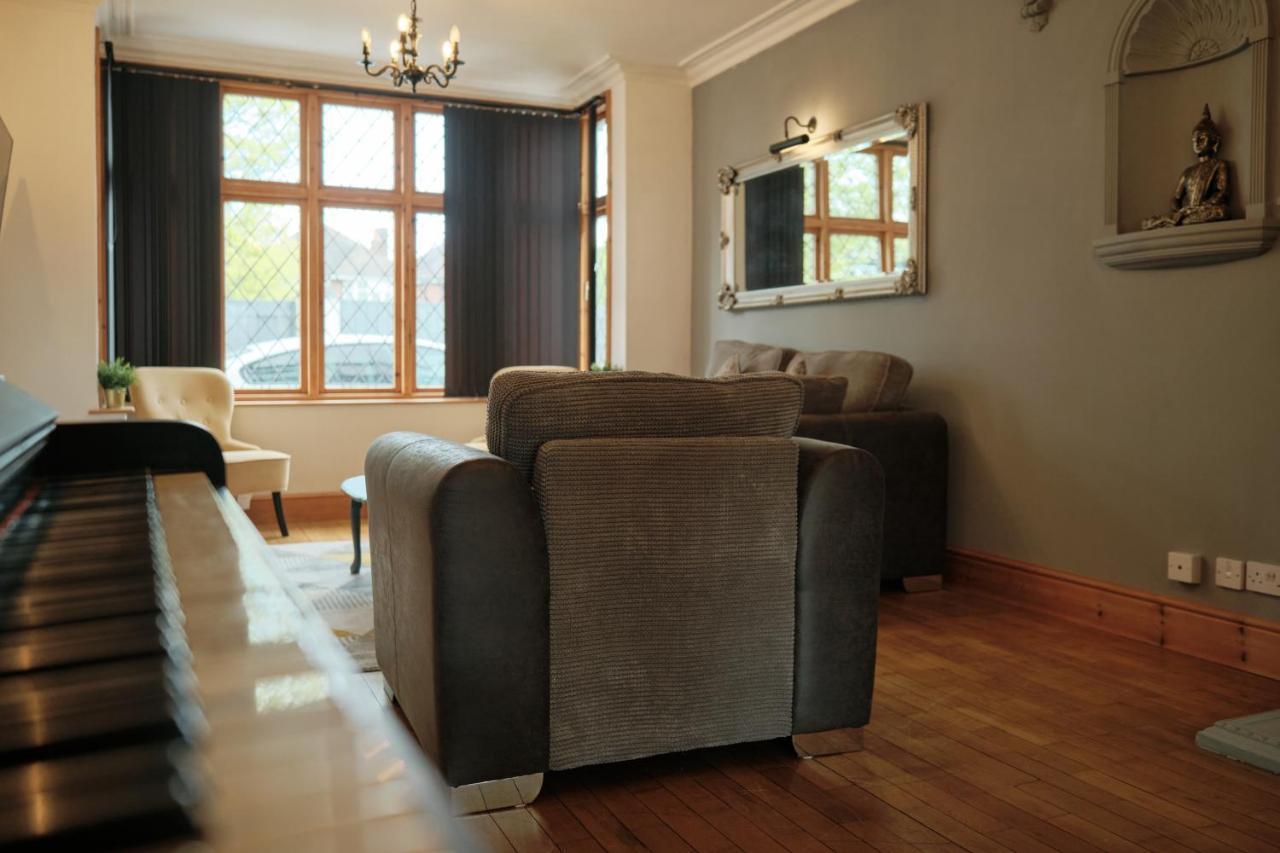 Modern Spacious House - Sleeps 16, Free Parking, Sun Terrace Nuneaton Dış mekan fotoğraf