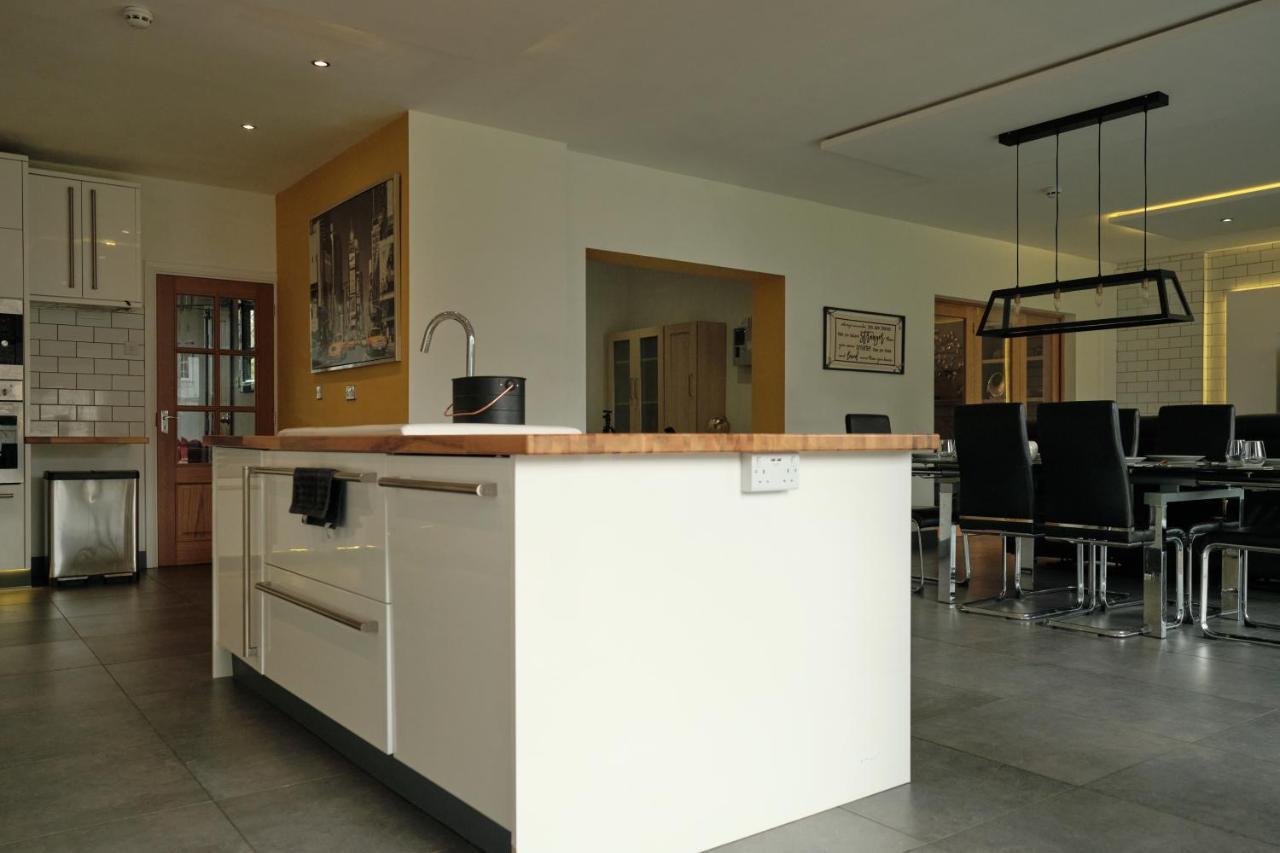 Modern Spacious House - Sleeps 16, Free Parking, Sun Terrace Nuneaton Dış mekan fotoğraf