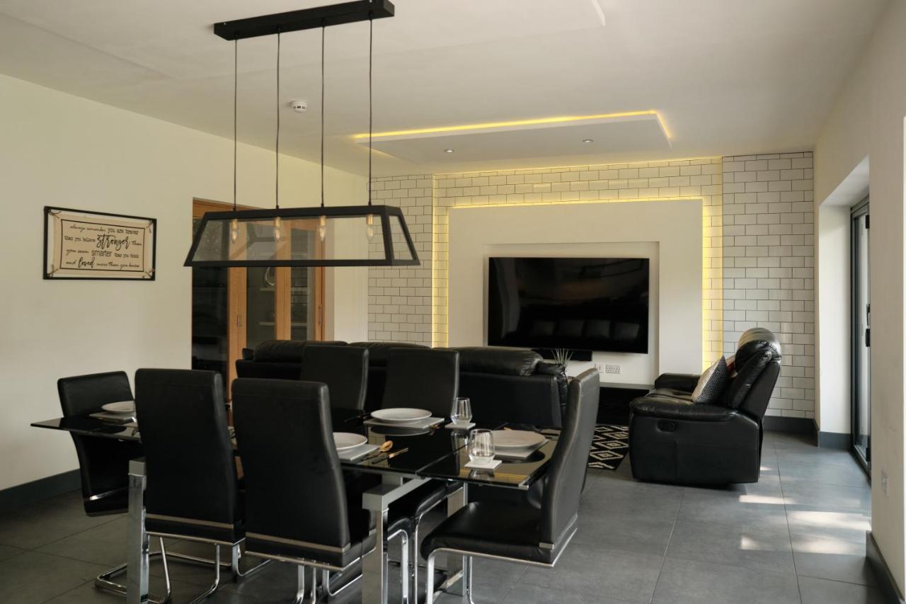 Modern Spacious House - Sleeps 16, Free Parking, Sun Terrace Nuneaton Dış mekan fotoğraf