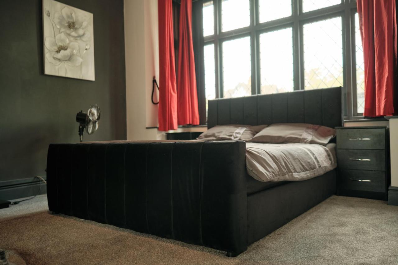Modern Spacious House - Sleeps 16, Free Parking, Sun Terrace Nuneaton Dış mekan fotoğraf