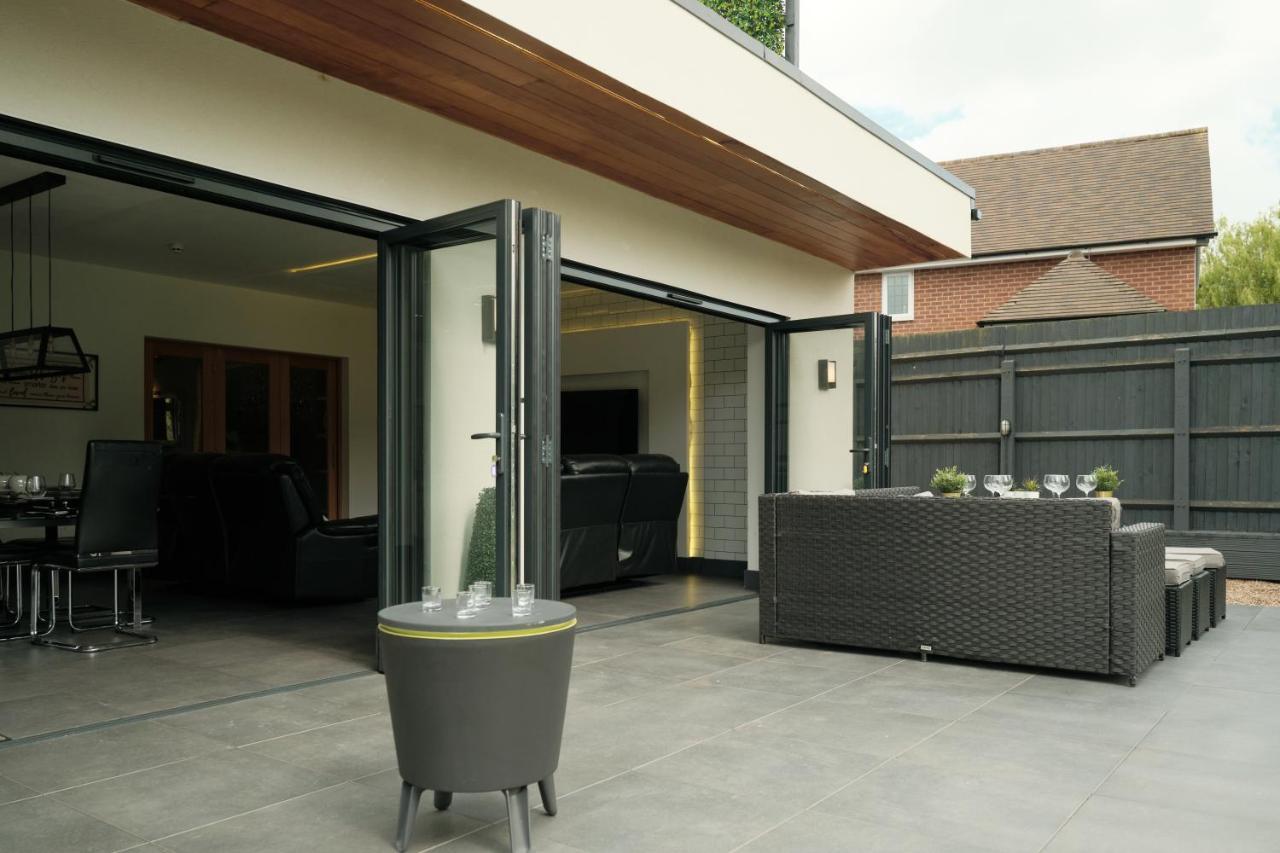 Modern Spacious House - Sleeps 16, Free Parking, Sun Terrace Nuneaton Dış mekan fotoğraf
