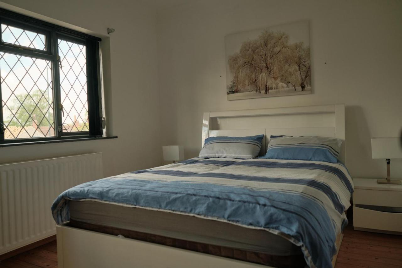 Modern Spacious House - Sleeps 16, Free Parking, Sun Terrace Nuneaton Dış mekan fotoğraf